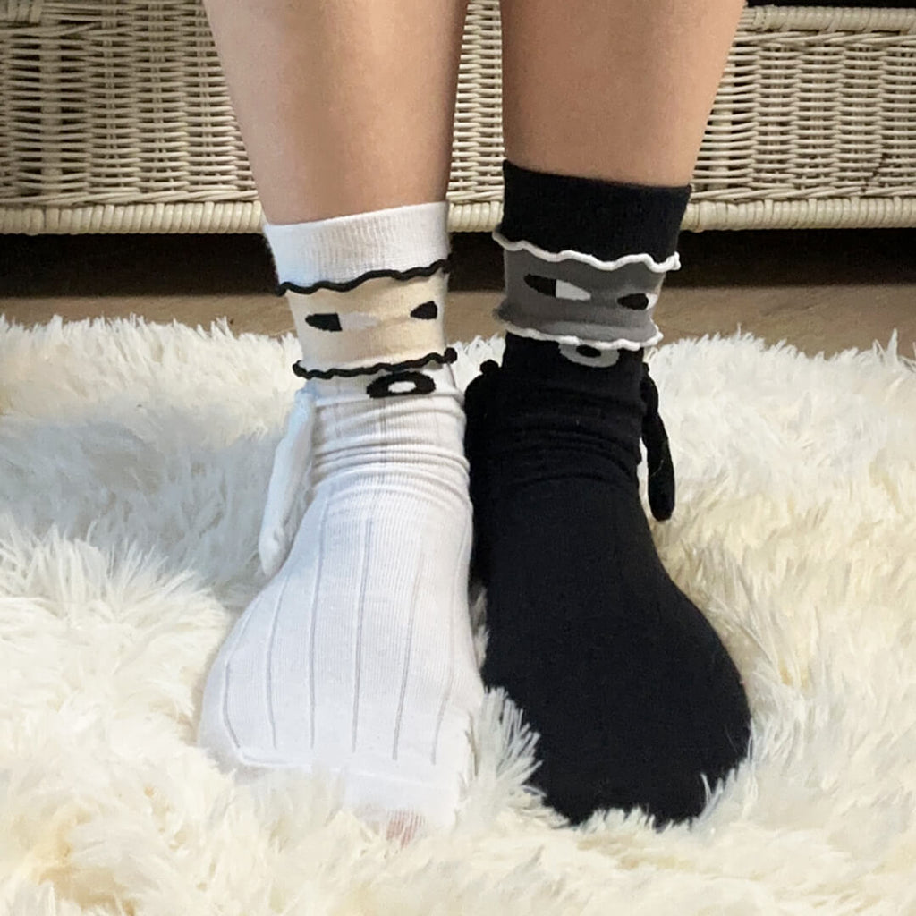 Magnetic Hand Holding Socks – Adorable Matching Socks That Hold Hands