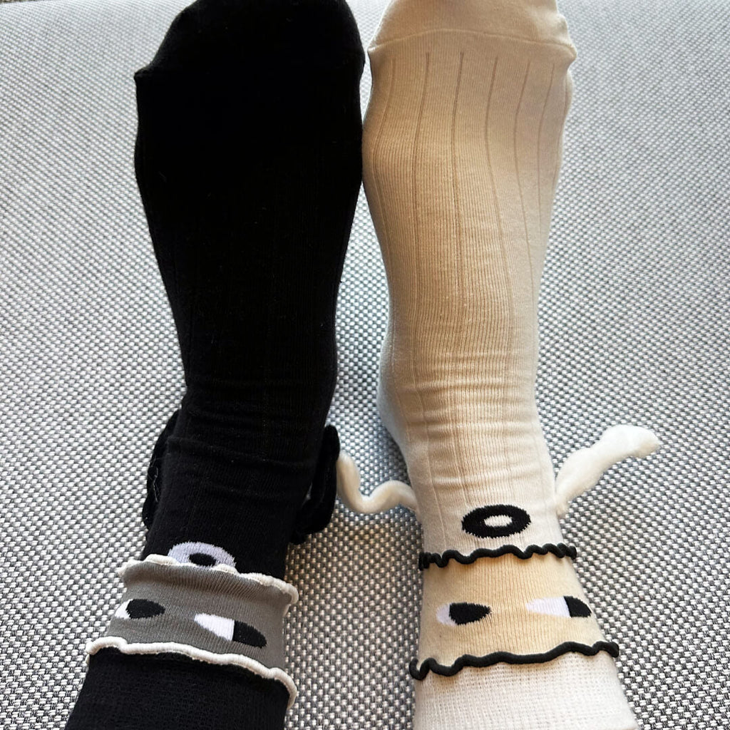 Magnetic Hand Holding Socks – Adorable Matching Socks That Hold Hands