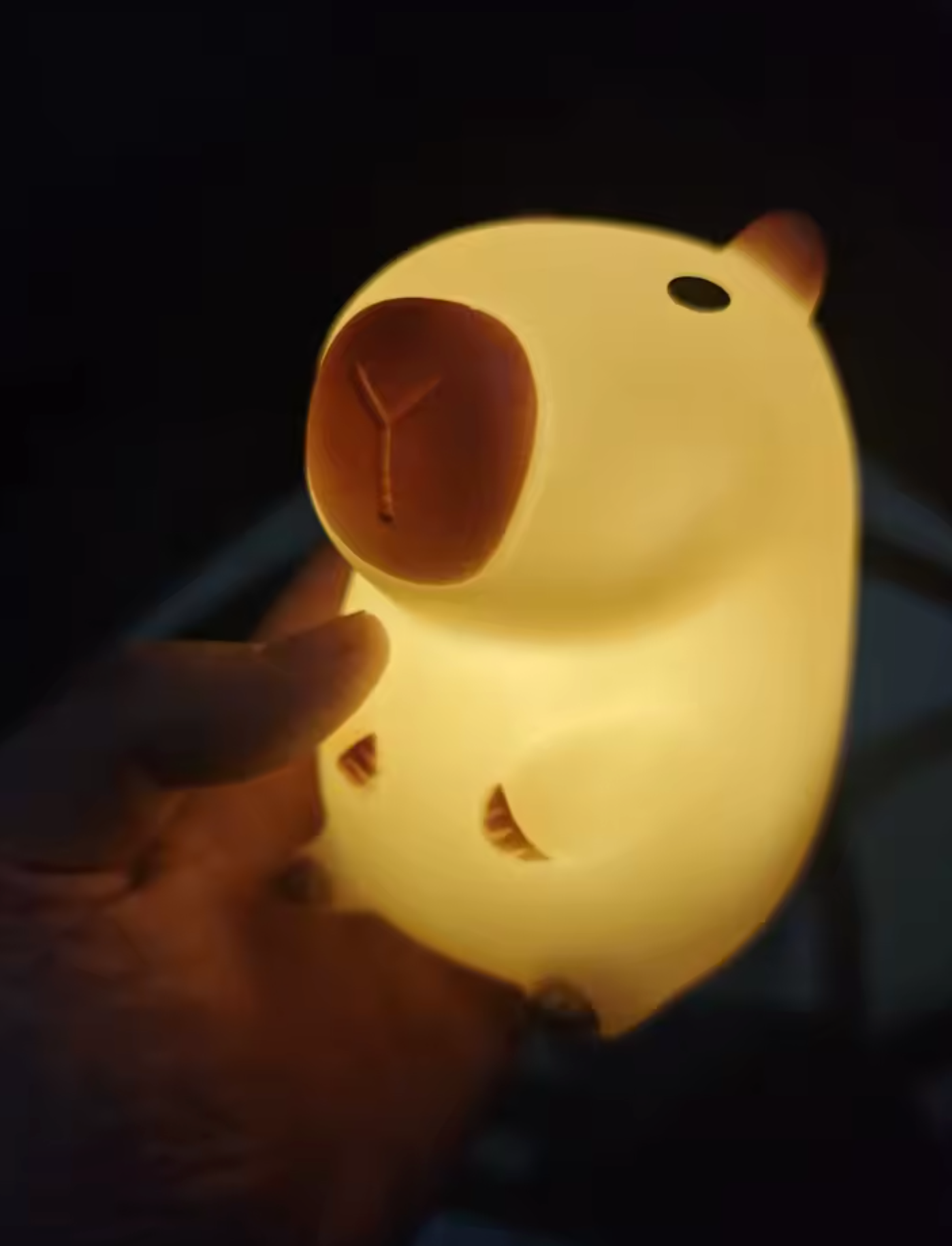 Capybara Night Light Lamp – Adorable Silicone Bedside Light for Kids & Bedrooms