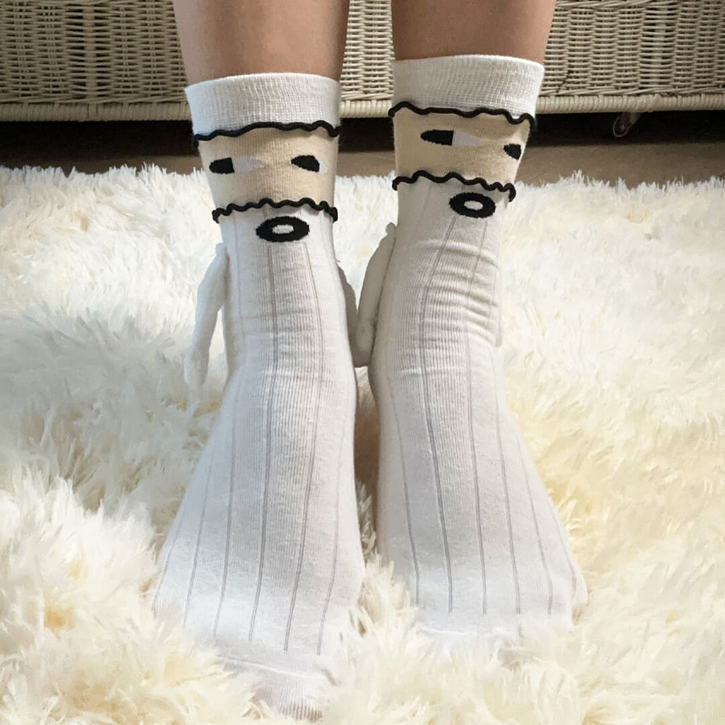 Magnetic Hand Holding Socks – Adorable Matching Socks That Hold Hands